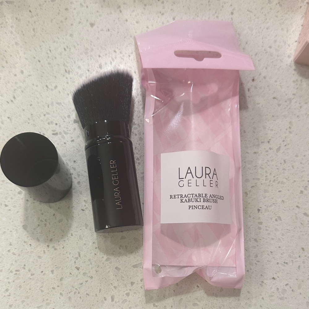 Laura Geller Retractable Angled Kabuki Brush - Black and Pink UNUSED - Picture 2 of 2